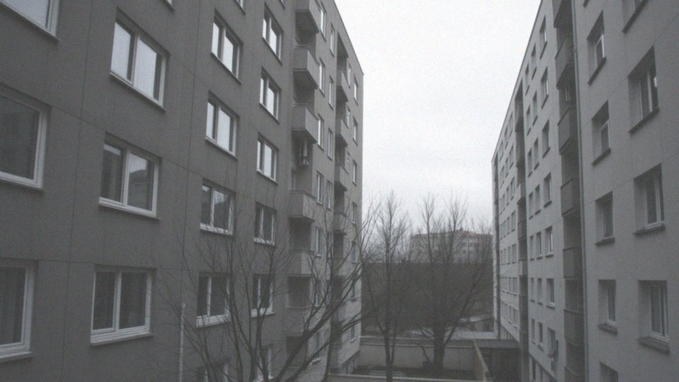 Jak wprowadza się tymczasowe regulacje dotyczące mieszkań po rozwodzie?